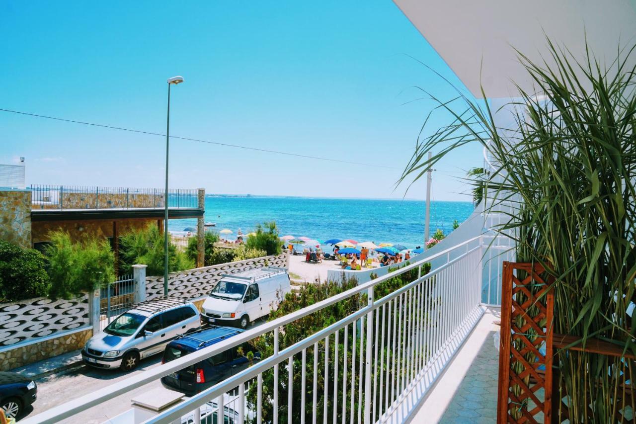 Porto Cesareo Appartamento Panoramico Fronte Mare Con Parcheggio Coperto Torre Lapillo Exteriér fotografie